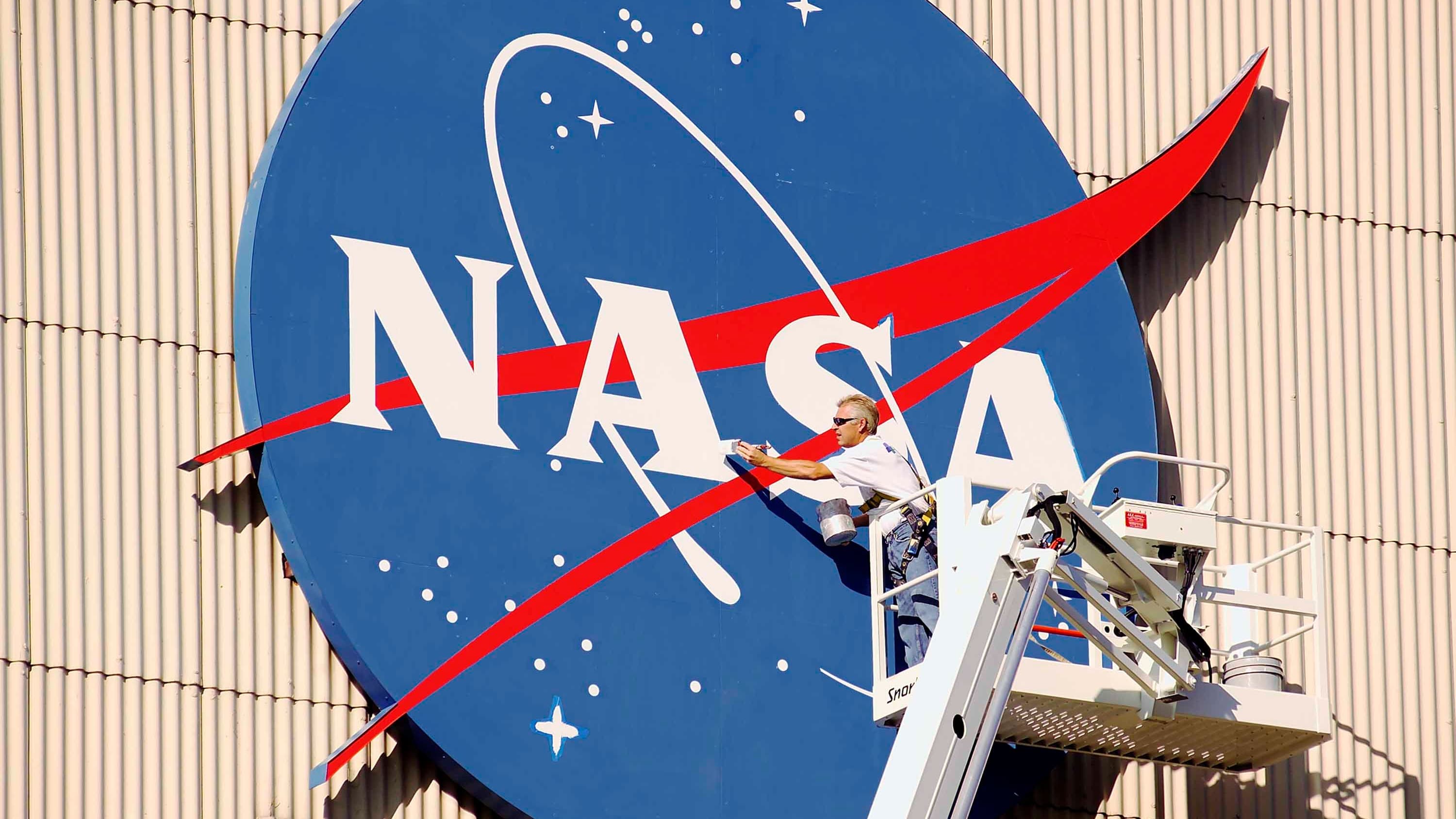 NASA to Deploy Nuclear Reactor on the Moon by 2030 – US Media